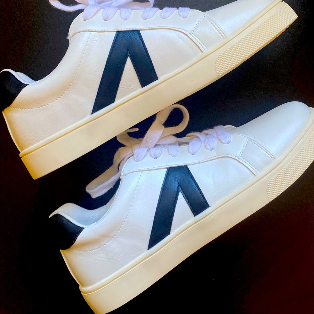 Italia Low Top Sneaker